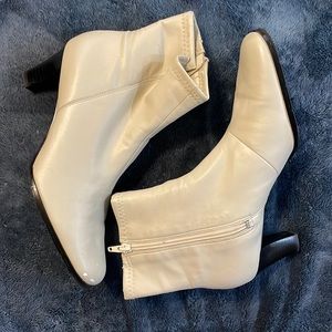 Apostrophe “Nori” boots, size 8 1/2